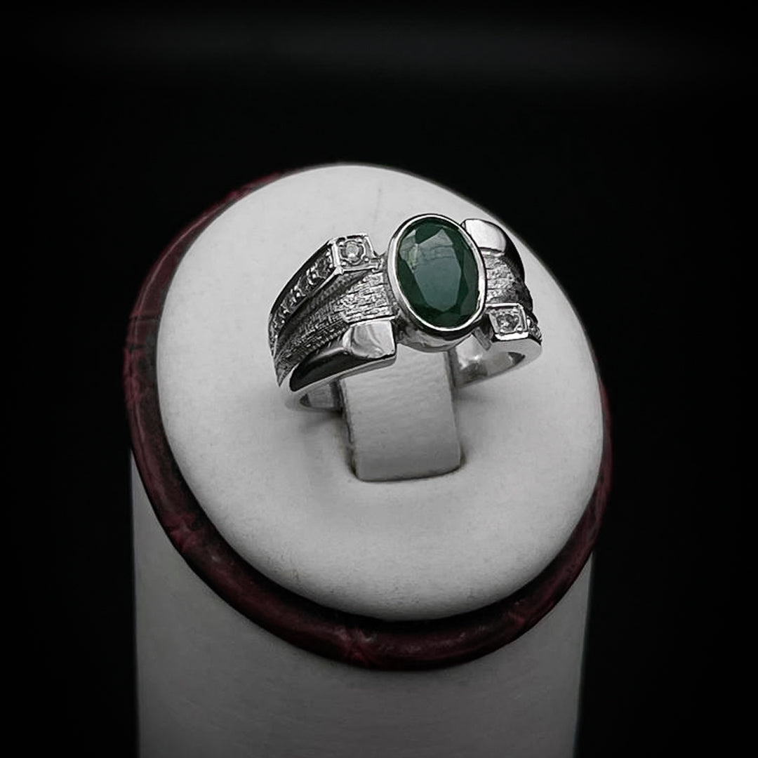 Buy Original Emerald Ring at Best Price (2.5 Carats)