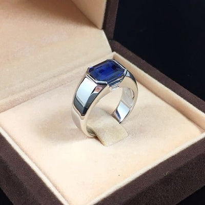 Natural Blue Sapphire (Grade 3) 8 Carats in silver ring