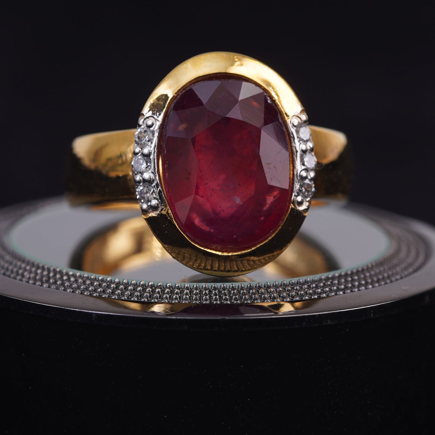 Natural (Great one)Ruby in the silver ring 11 characters with the gold coating