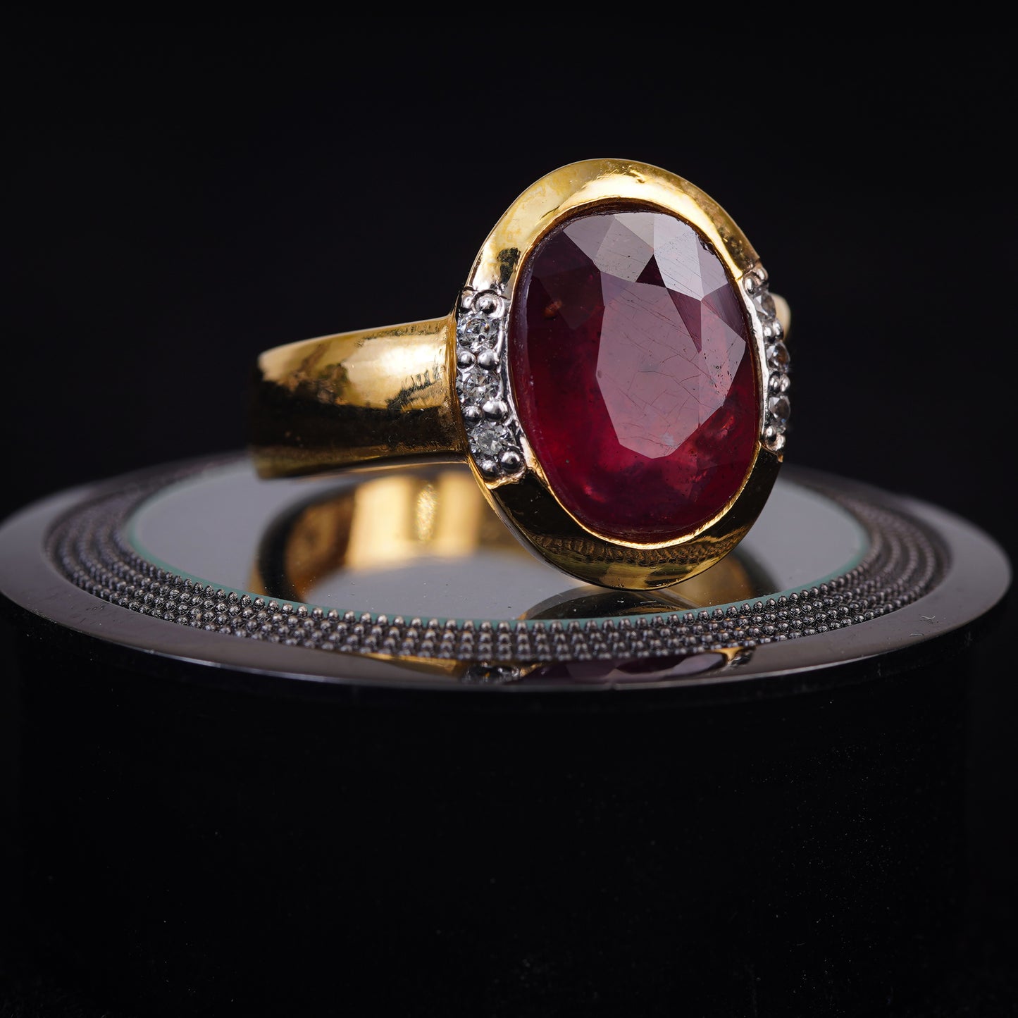 Natural (Great one)Ruby in the silver ring 11 characters with the gold coating
