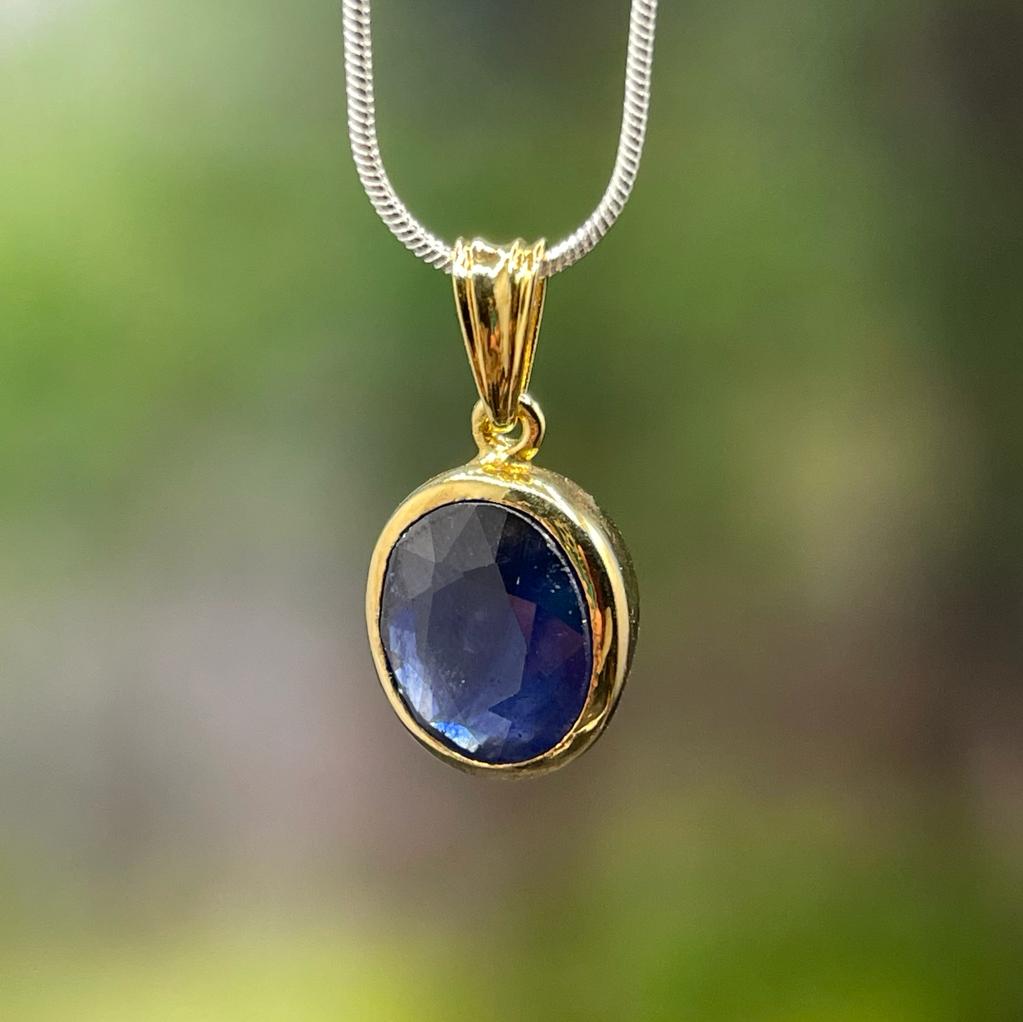 5 Carat Blue Sapphire: Captivating Deep Blue Gemstone – Shop Now