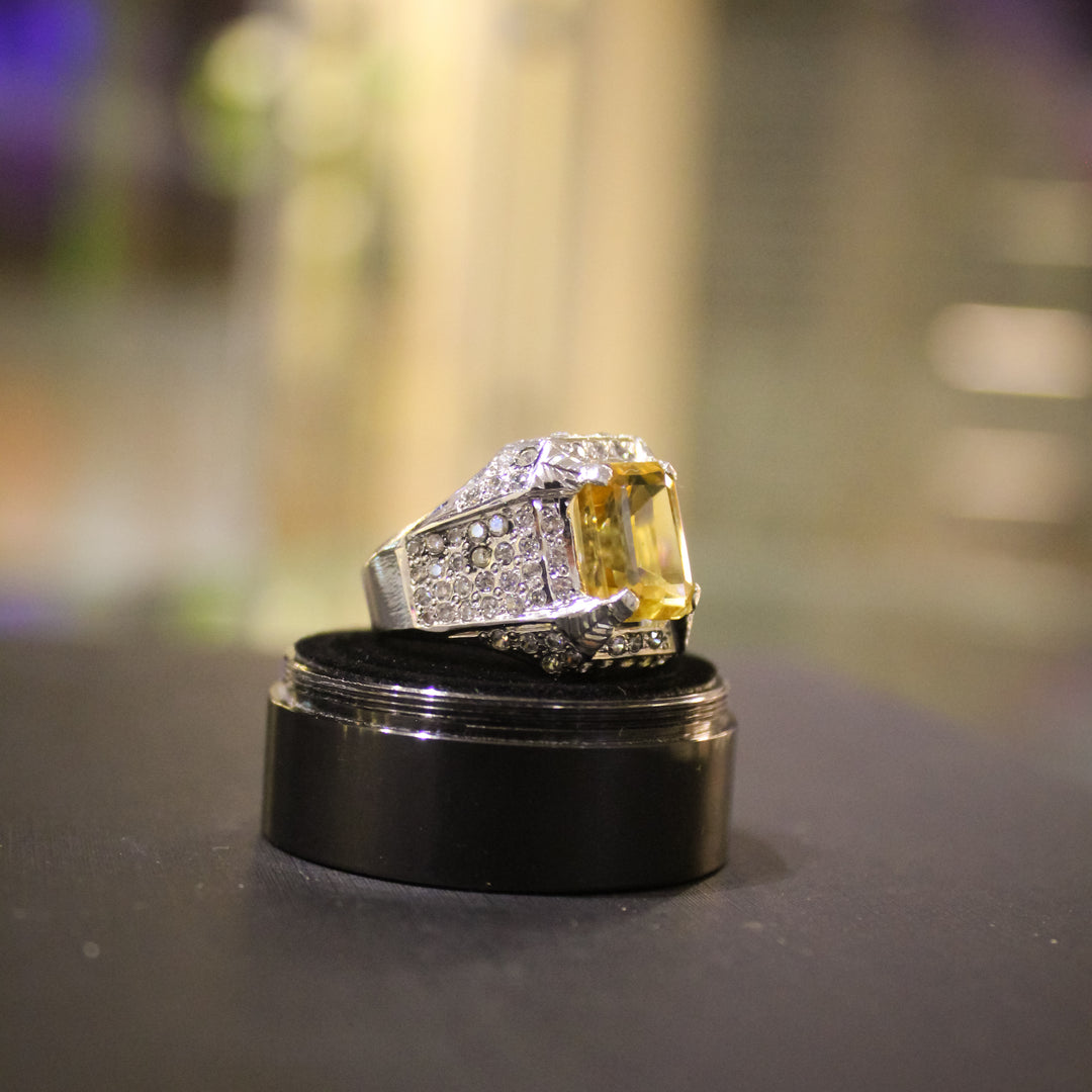 Buy a 5-carats Yellow Sapphire Women's ring