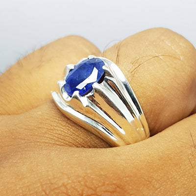 Natural blue sapphire Kashmir mines, 7 carat in silver handmade ring