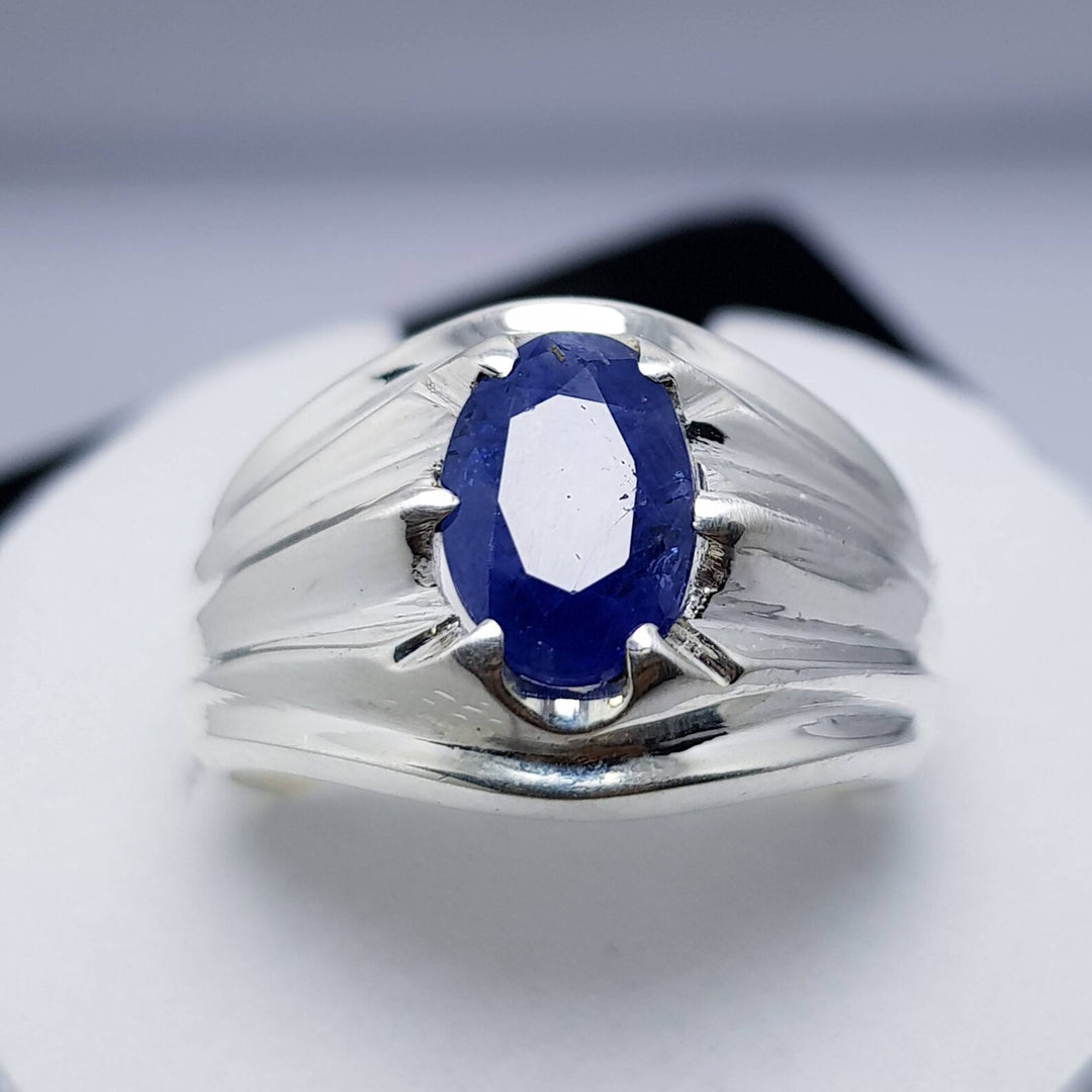 Natural blue sapphire Kashmir mines, 7 carat in silver handmade ring