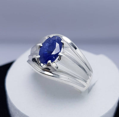 Natural blue sapphire Kashmir mines, 7 carat in silver handmade ring