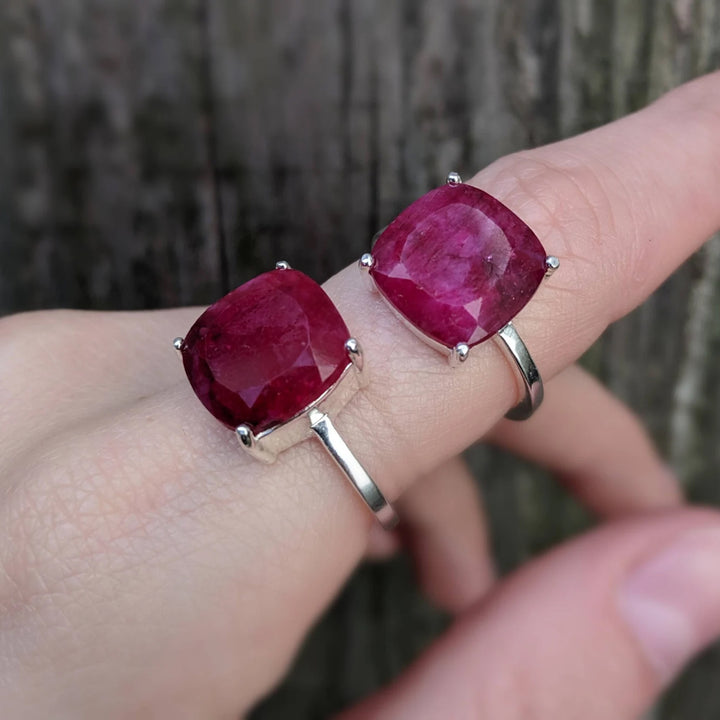 Large Natural Ruby Ring (8 Carats) (Grade 2) in 925 Sterling Silver