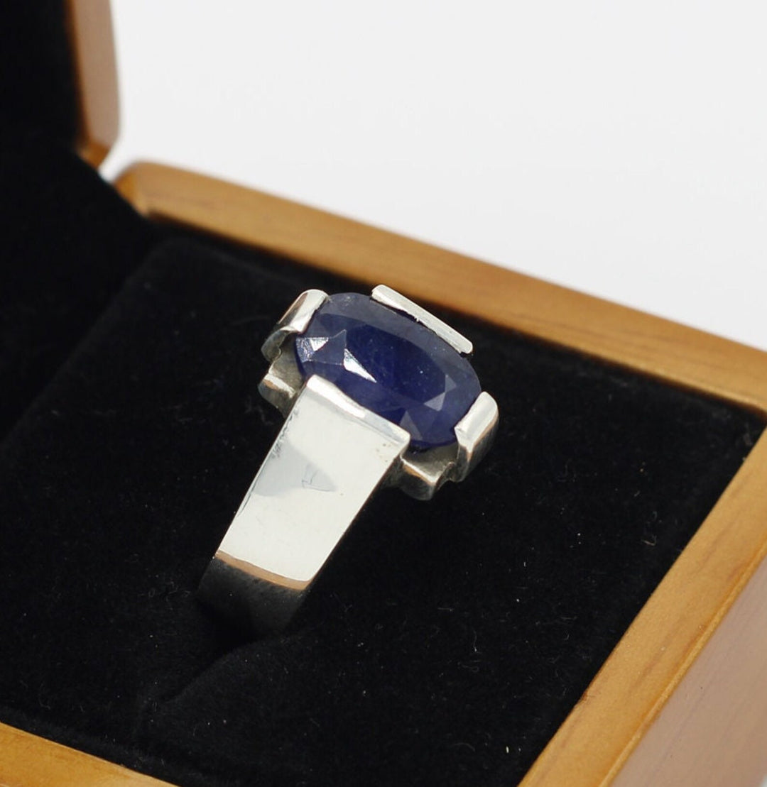 Natural Blue Sapphire Silver Ring with 8 Carat