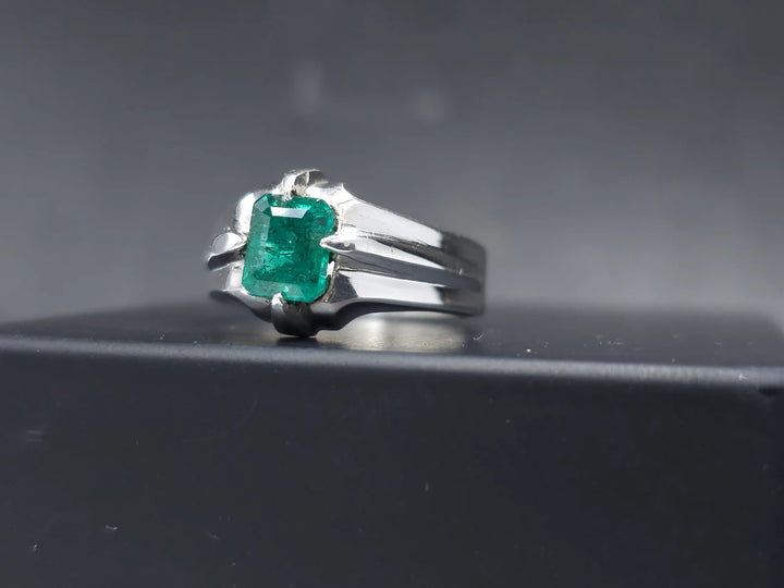 AstroGems Elegant 4-Carat Emerald Men's Ring - Sterling Silver