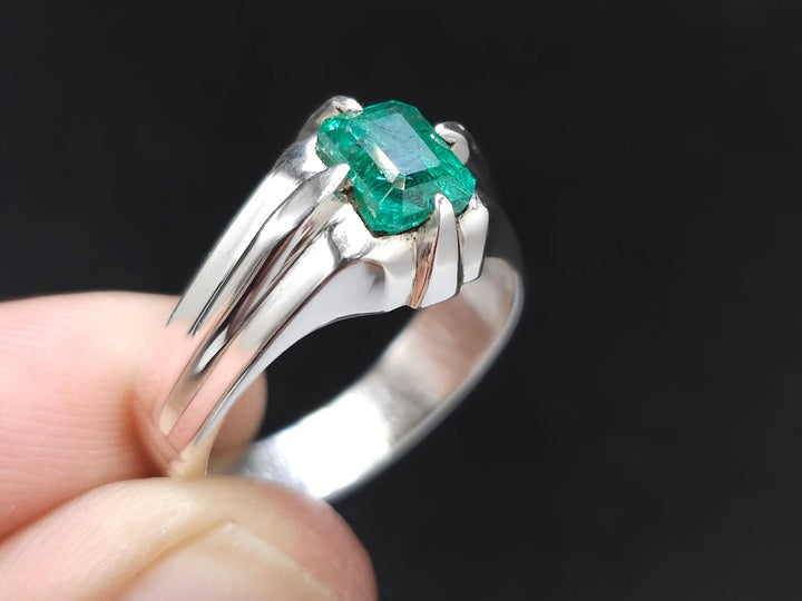 AstroGems Elegant 4-Carat Emerald Men's Ring - Sterling Silver