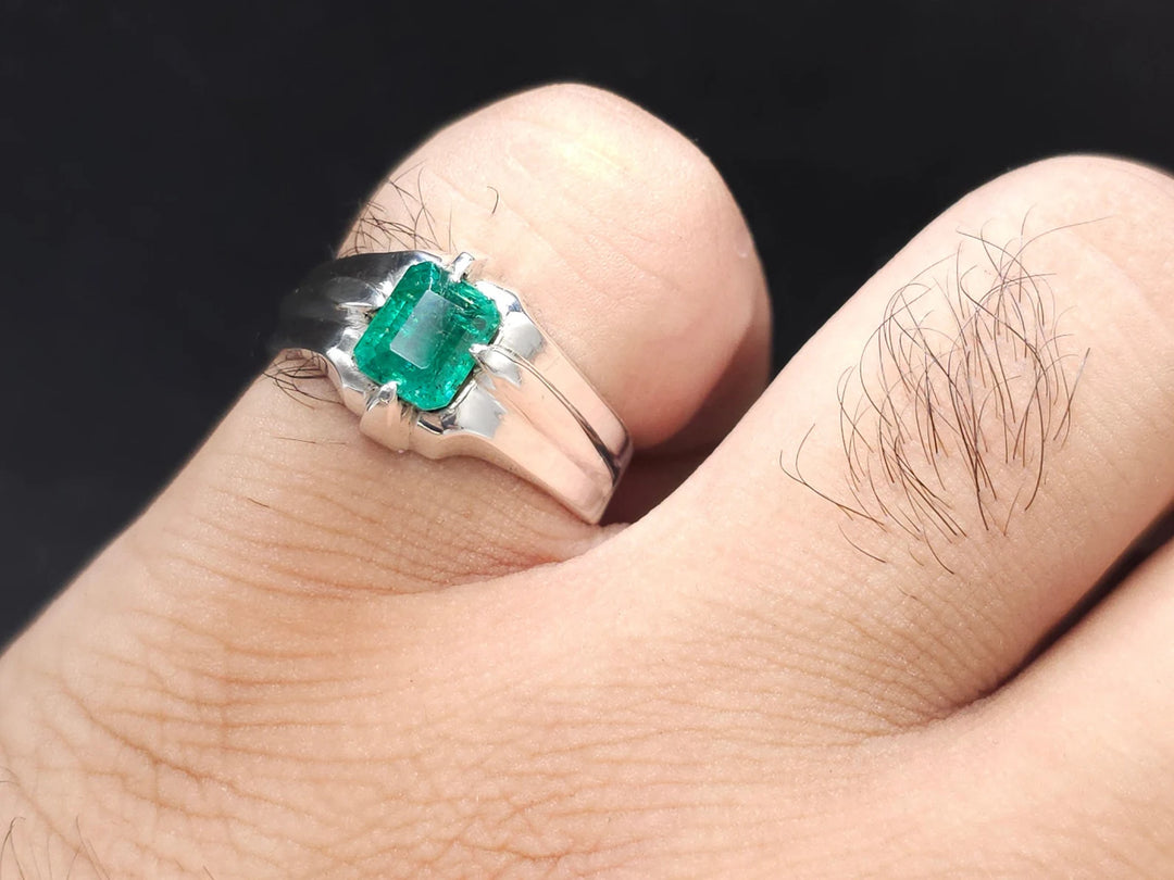 AstroGems Elegant 4-Carat Emerald Men's Ring - Sterling Silver