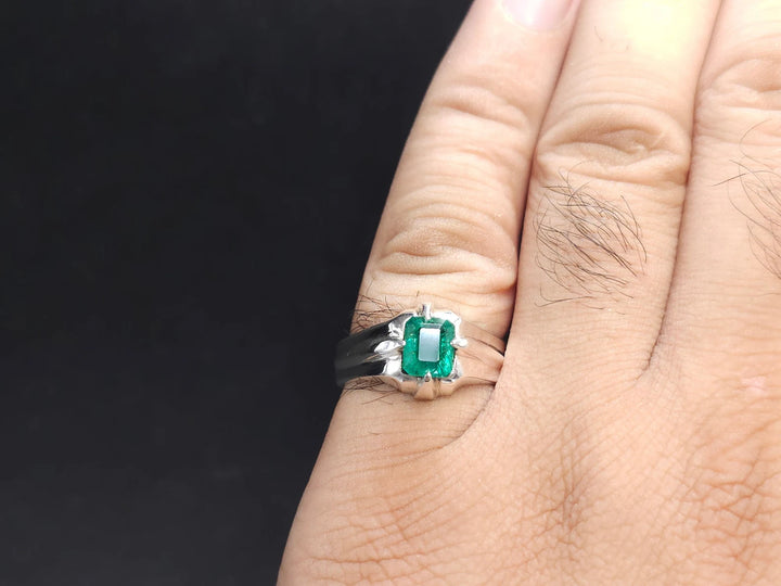 AstroGems Elegant 4-Carat Emerald Men's Ring - Sterling Silver