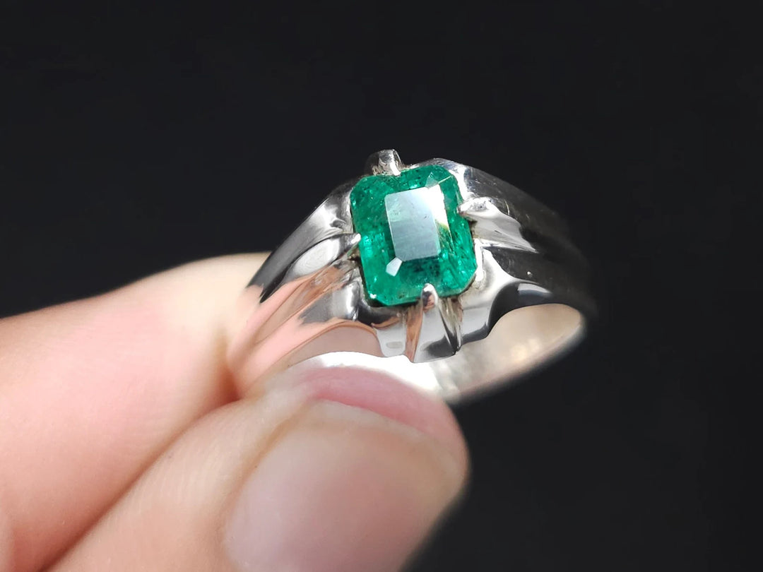 AstroGems Elegant 4-Carat Emerald Men's Ring - Sterling Silver