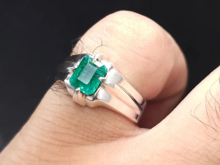 AstroGems Elegant 4-Carat Emerald Men's Ring - Sterling Silver