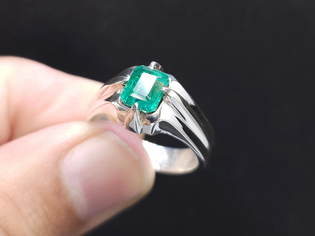 AstroGems Elegant 4-Carat Emerald Men's Ring - Sterling Silver