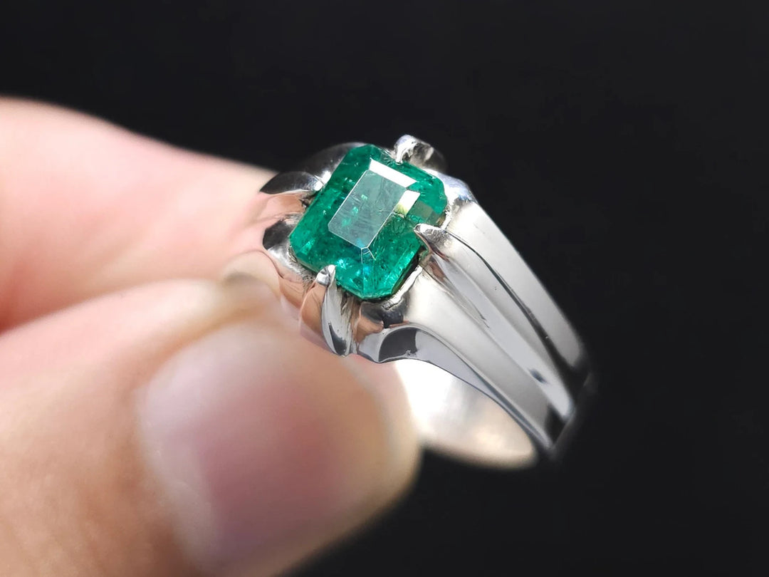 AstroGems Elegant 4-Carat Emerald Men's Ring - Sterling Silver