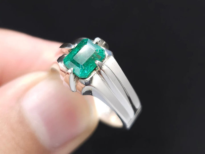 AstroGems Elegant 4-Carat Emerald Men's Ring - Sterling Silver