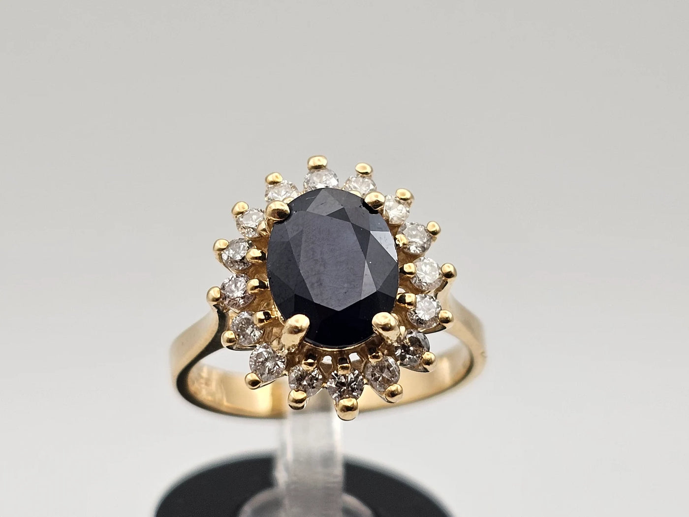 Natural blue sapphire, 8 carat, silver ring, yellow gold coating, Grade one