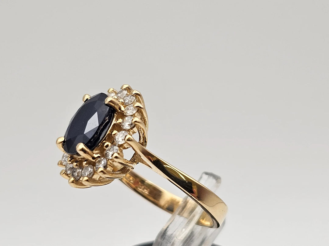 Natural blue sapphire, 8 carat, silver ring, yellow gold coating, Grade one