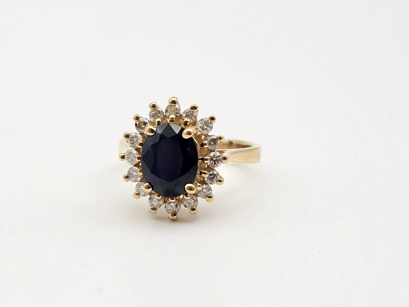 Natural blue sapphire, 8 carat, silver ring, yellow gold coating, Grade one